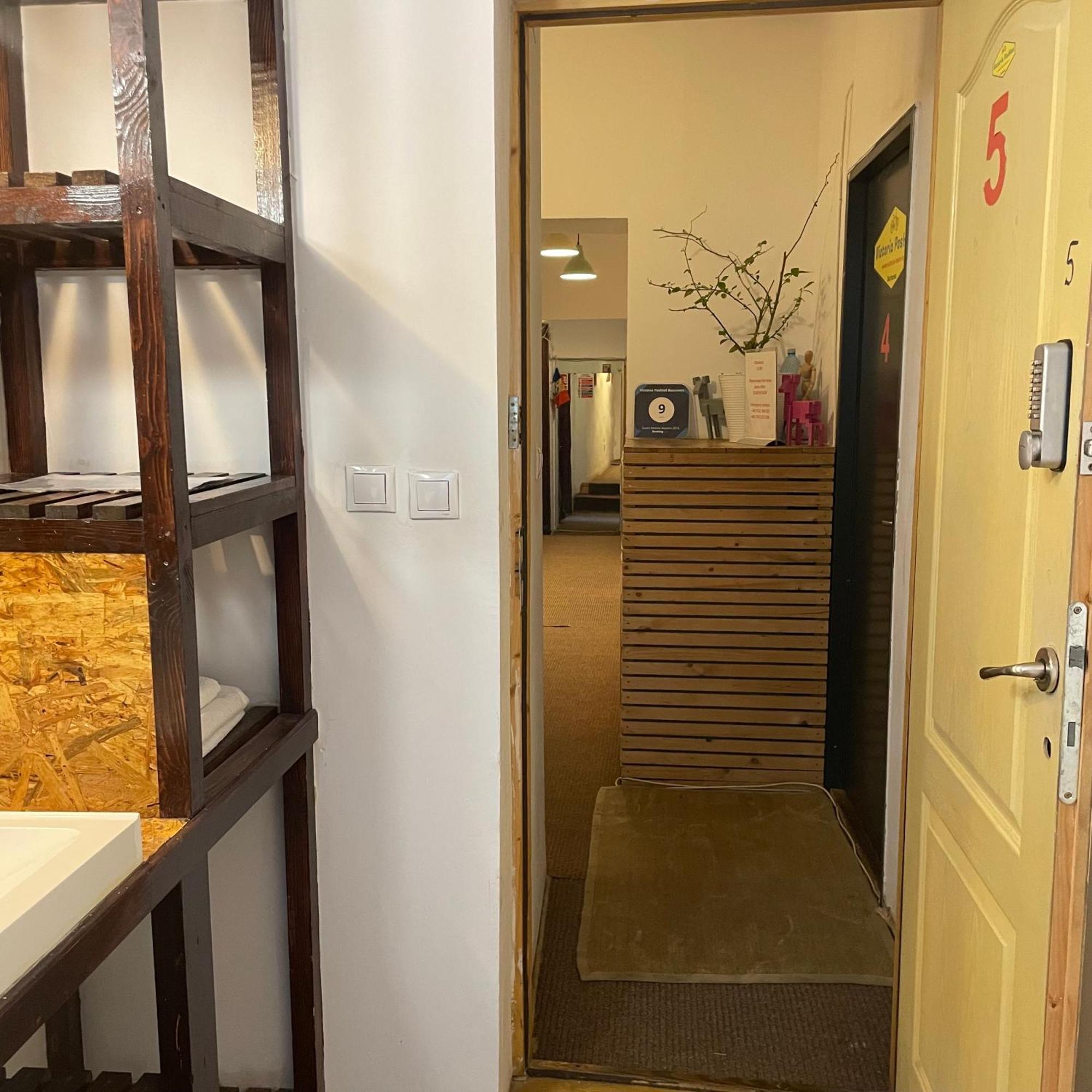 Victoria Poshtel Bucharest Hostel ภายนอก รูปภาพ