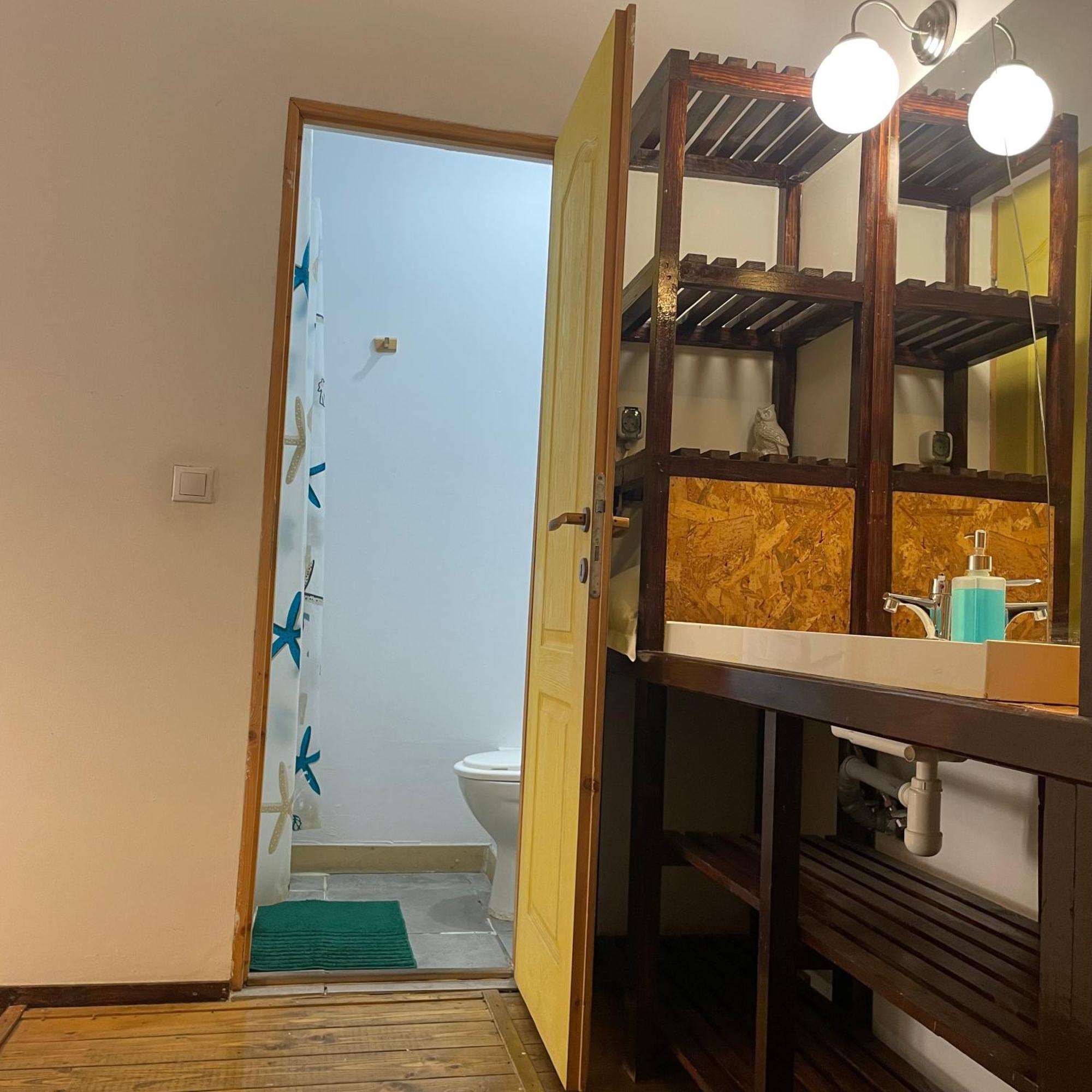 Victoria Poshtel Bucharest Hostel ภายนอก รูปภาพ