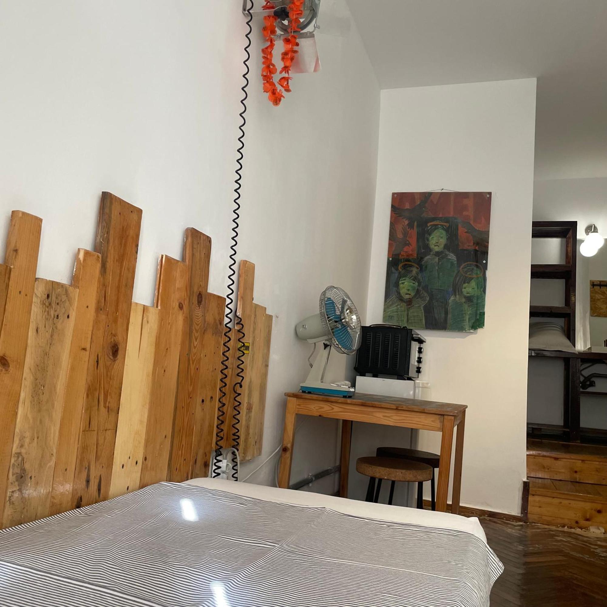 Victoria Poshtel Bucharest Hostel ภายนอก รูปภาพ
