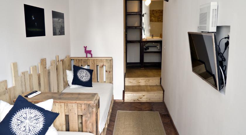 Victoria Poshtel Bucharest Hostel ภายนอก รูปภาพ