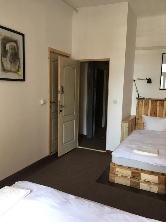 Victoria Poshtel Bucharest Hostel ภายนอก รูปภาพ