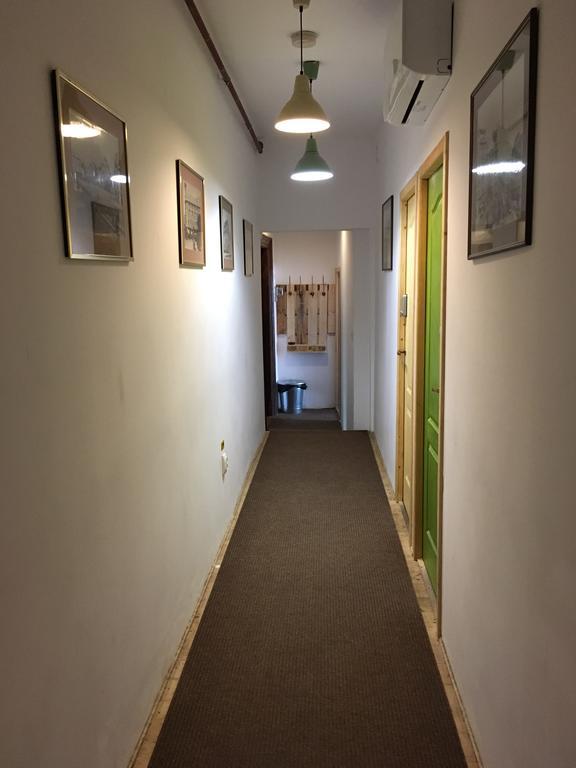 Victoria Poshtel Bucharest Hostel ภายนอก รูปภาพ