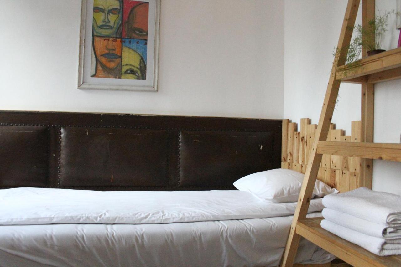 Victoria Poshtel Bucharest Hostel ภายนอก รูปภาพ