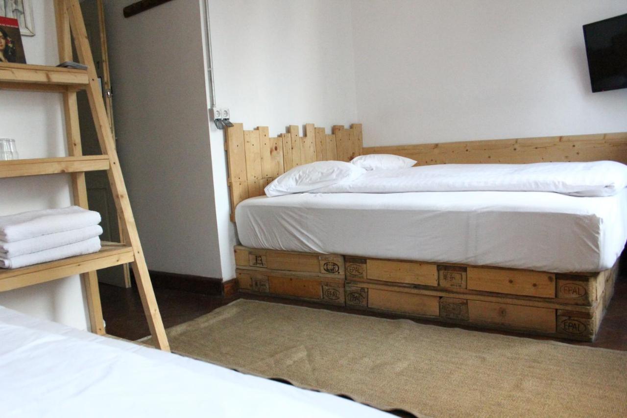 Victoria Poshtel Bucharest Hostel ภายนอก รูปภาพ