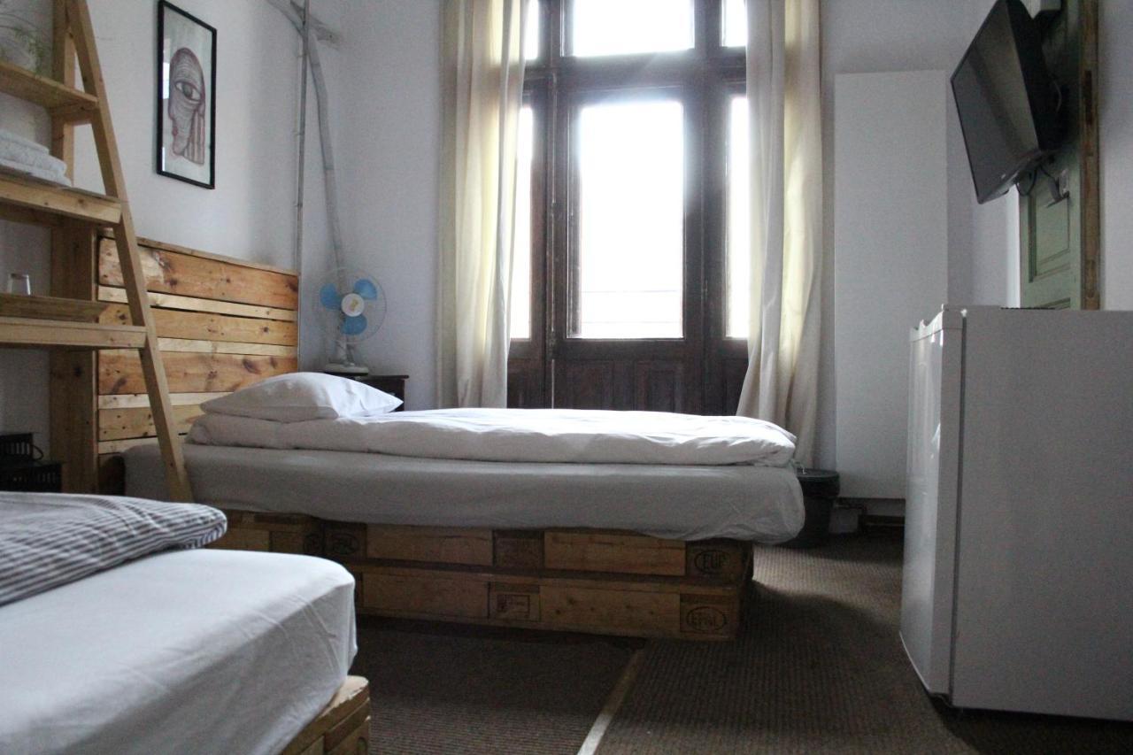 Victoria Poshtel Bucharest Hostel ภายนอก รูปภาพ