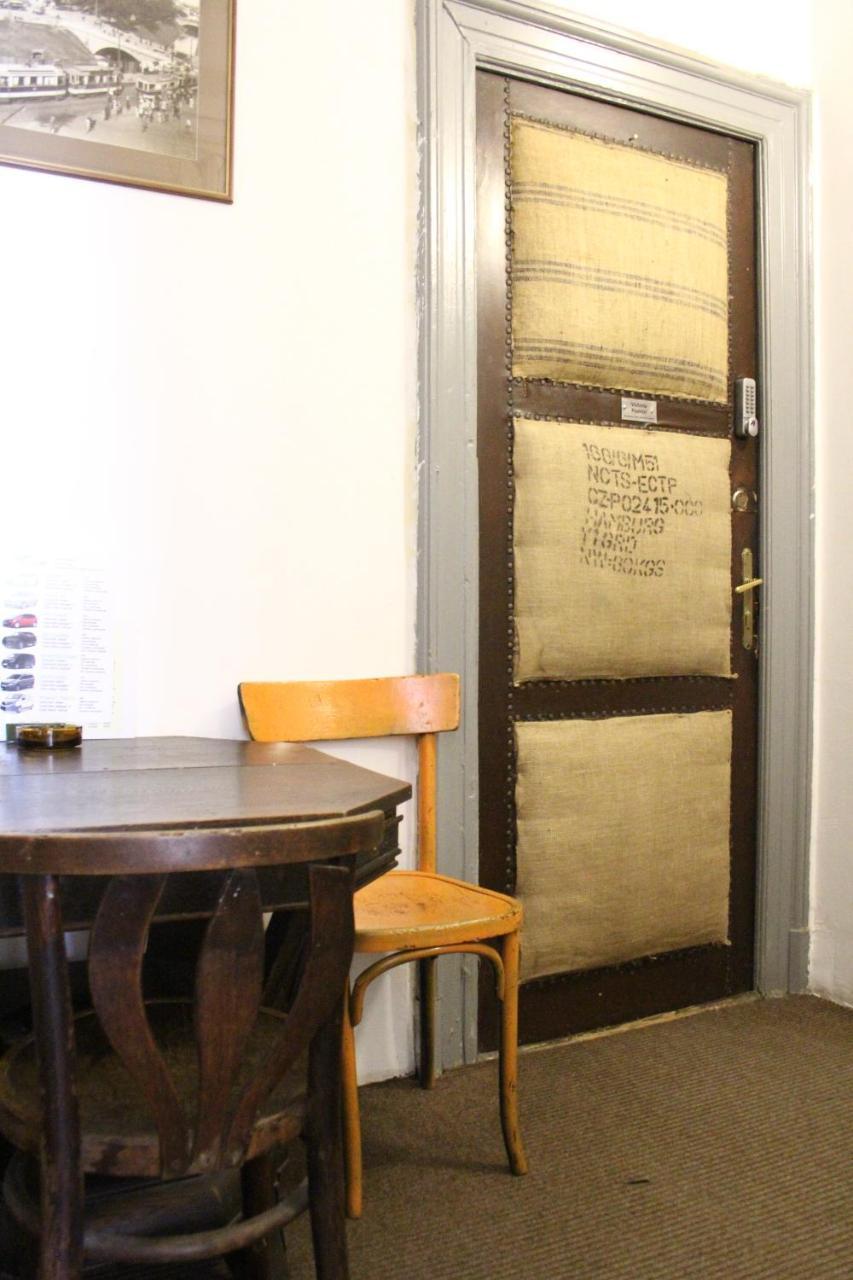 Victoria Poshtel Bucharest Hostel ภายนอก รูปภาพ