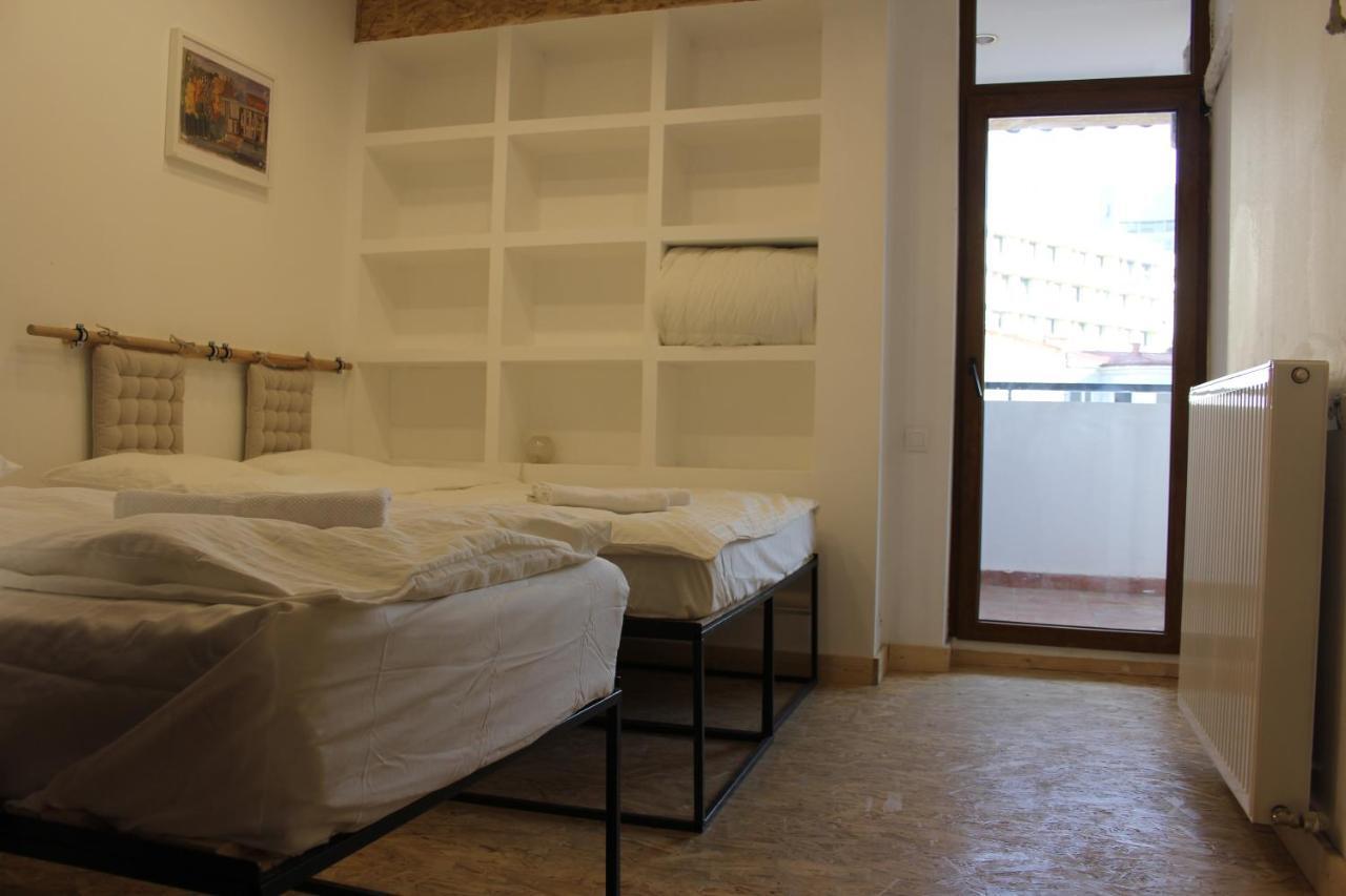 Victoria Poshtel Bucharest Hostel ภายนอก รูปภาพ