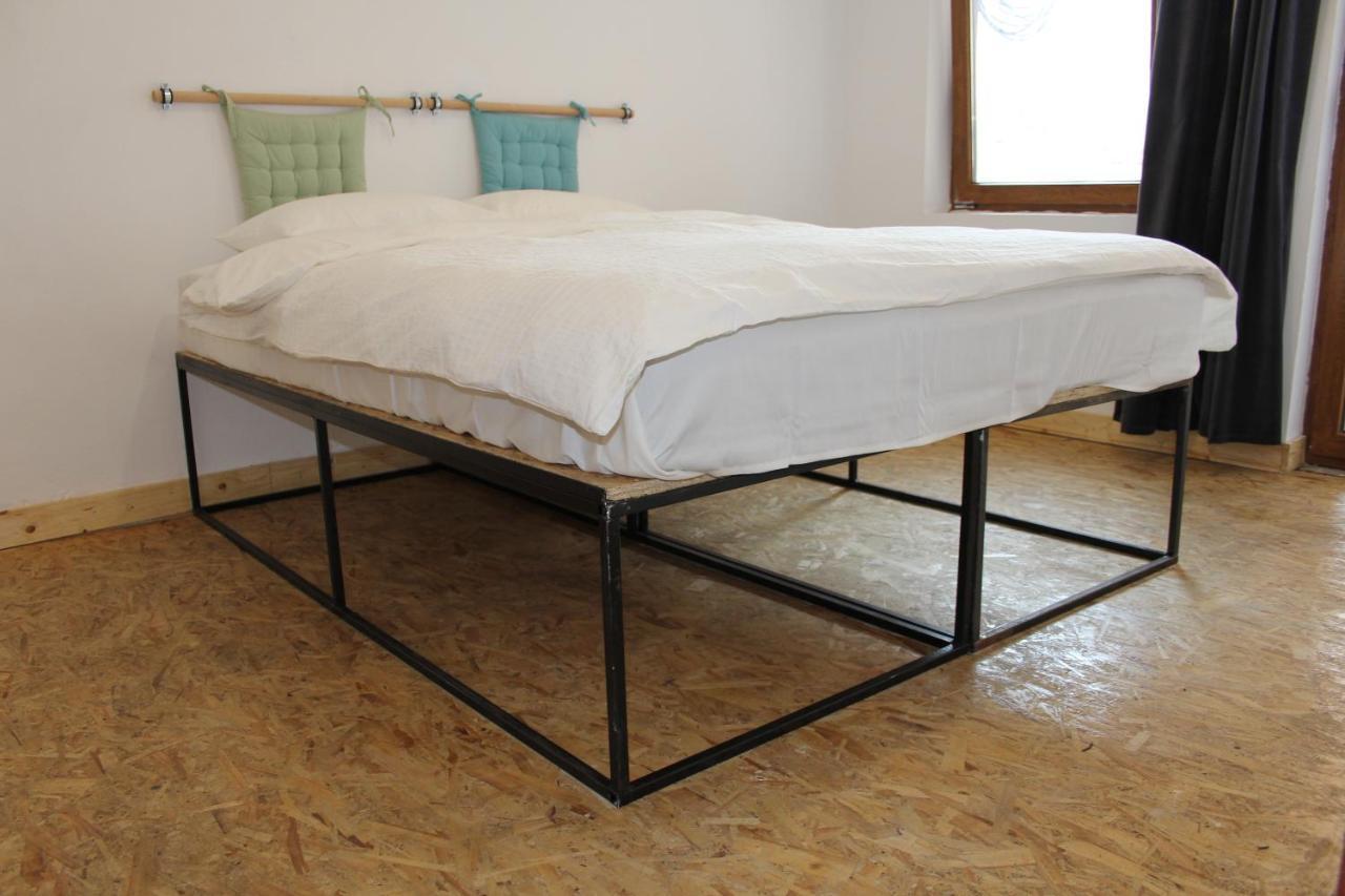 Victoria Poshtel Bucharest Hostel ภายนอก รูปภาพ