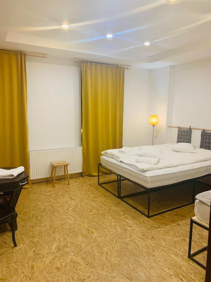 Victoria Poshtel Bucharest Hostel ภายนอก รูปภาพ